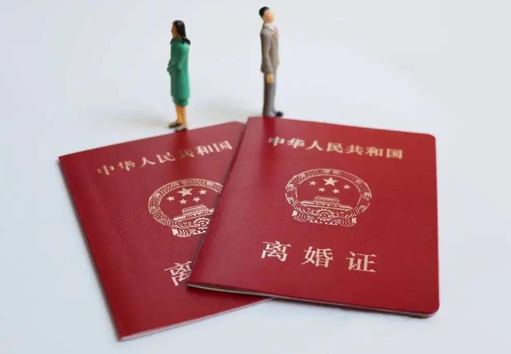 離婚房產(chǎn)法院評估費(fèi)由誰承擔(dān)？北京離婚財(cái)產(chǎn)分割律師咨詢